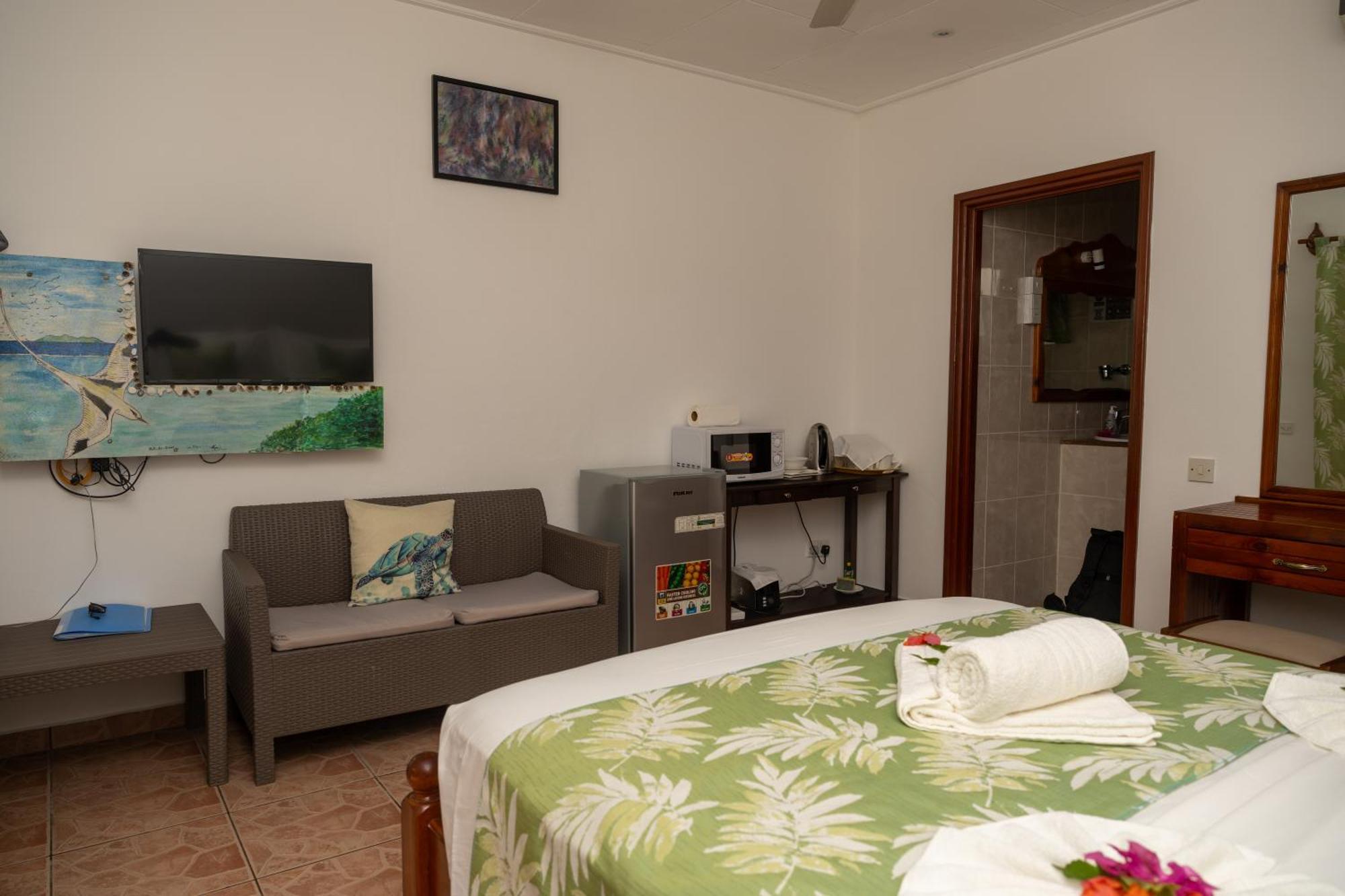 Pension Hibiscus La Digue Exterior photo