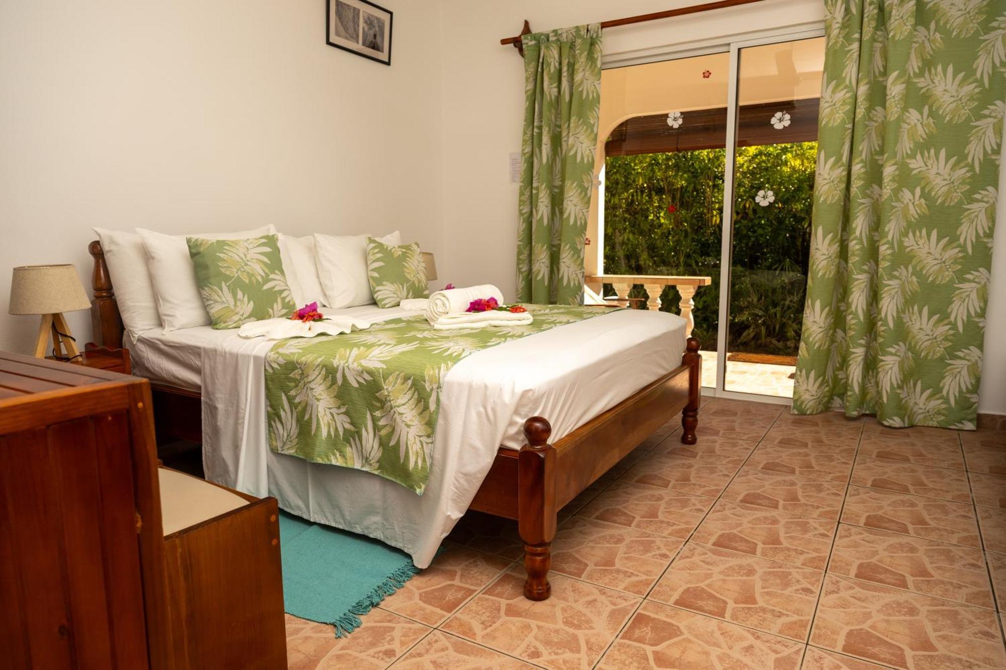 Pension Hibiscus La Digue Exterior photo