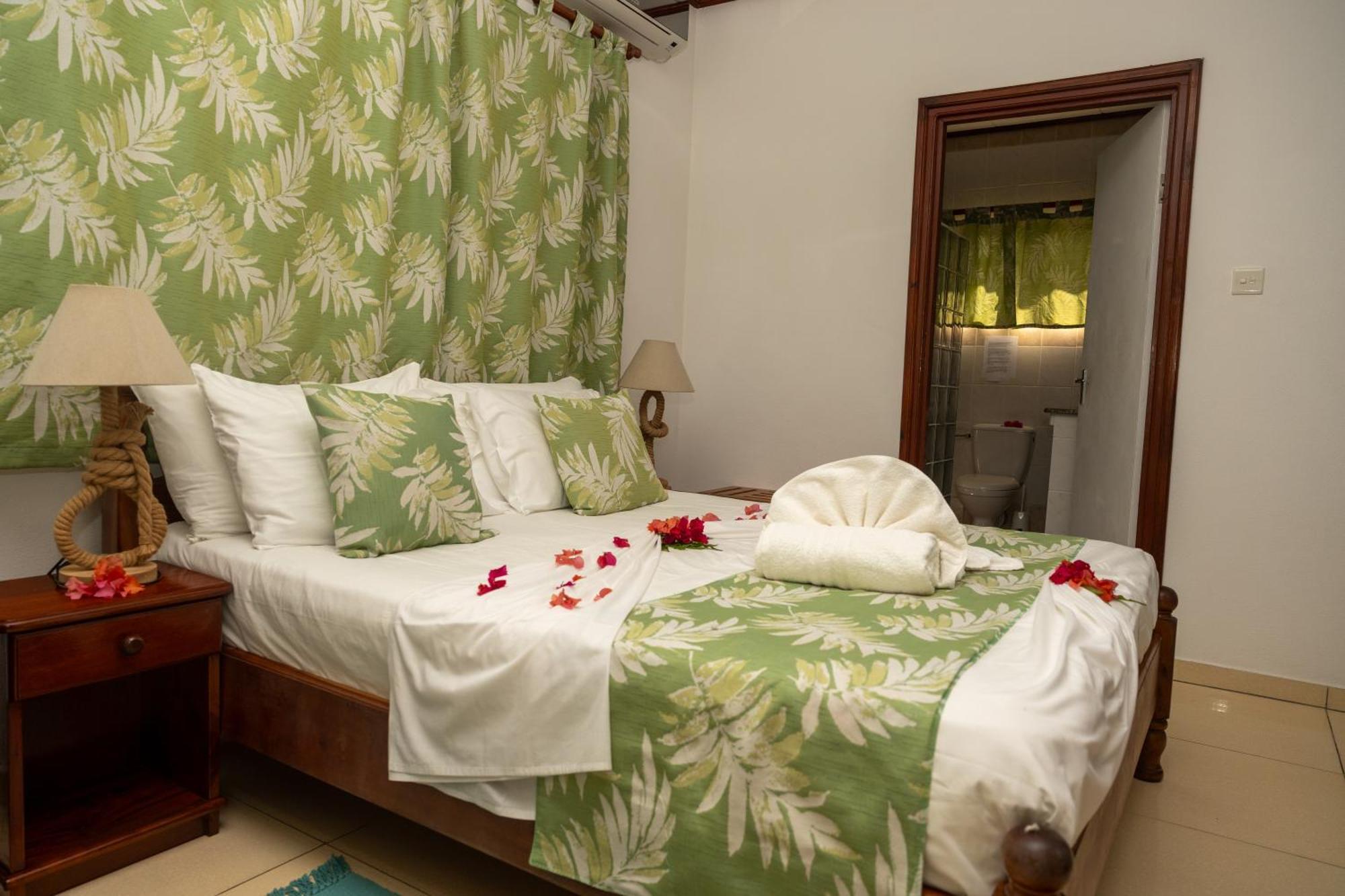 Pension Hibiscus La Digue Exterior photo
