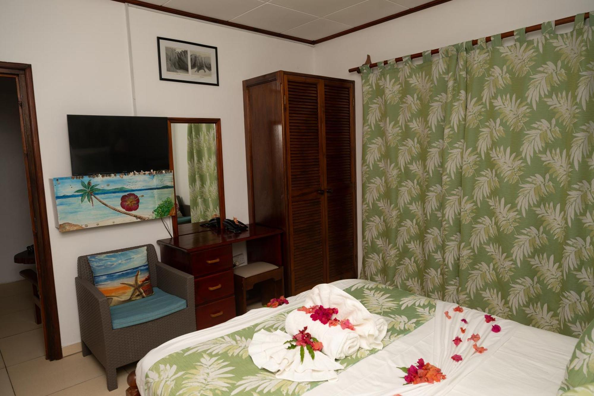 Pension Hibiscus La Digue Exterior photo