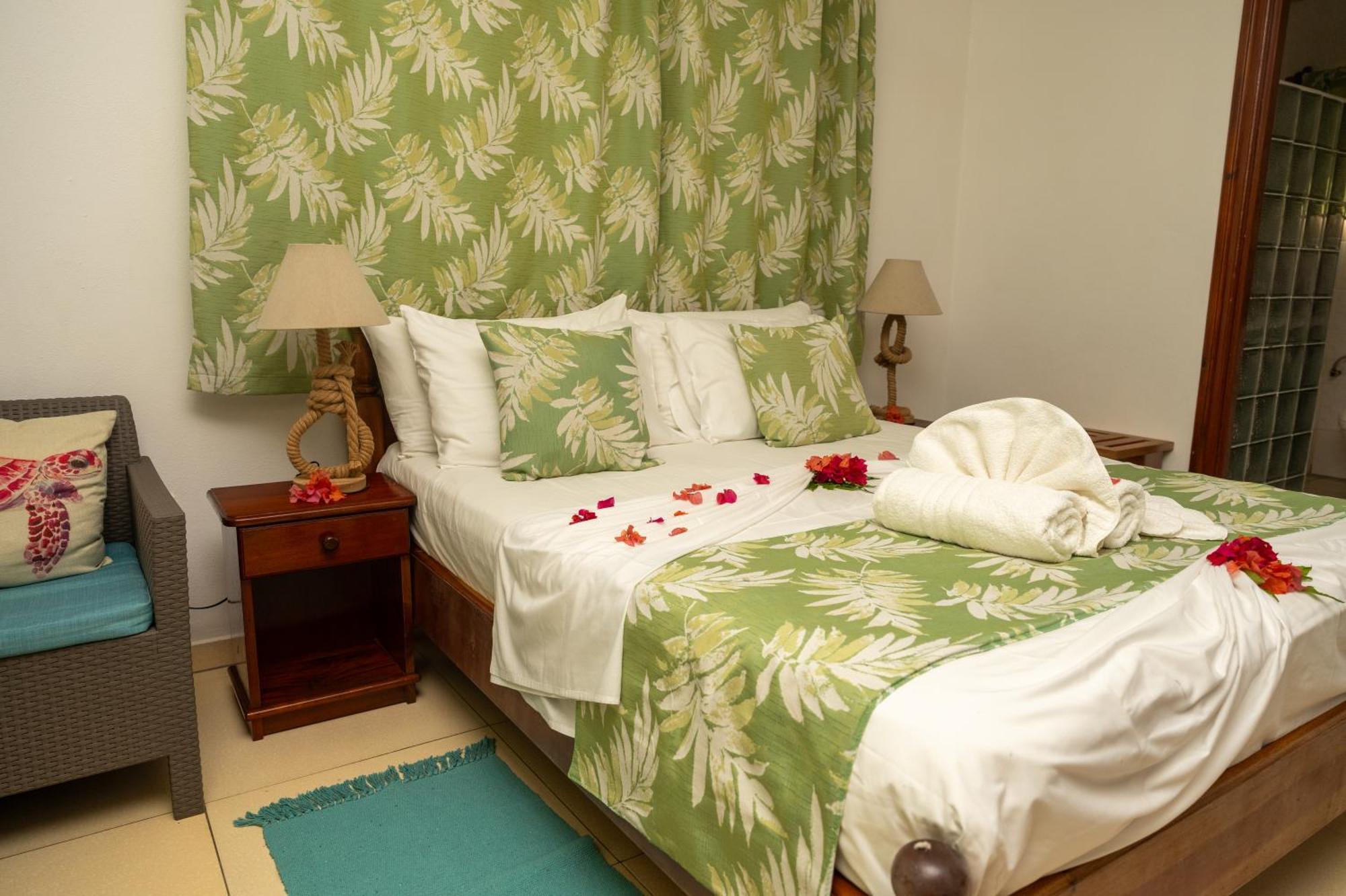 Pension Hibiscus La Digue Exterior photo